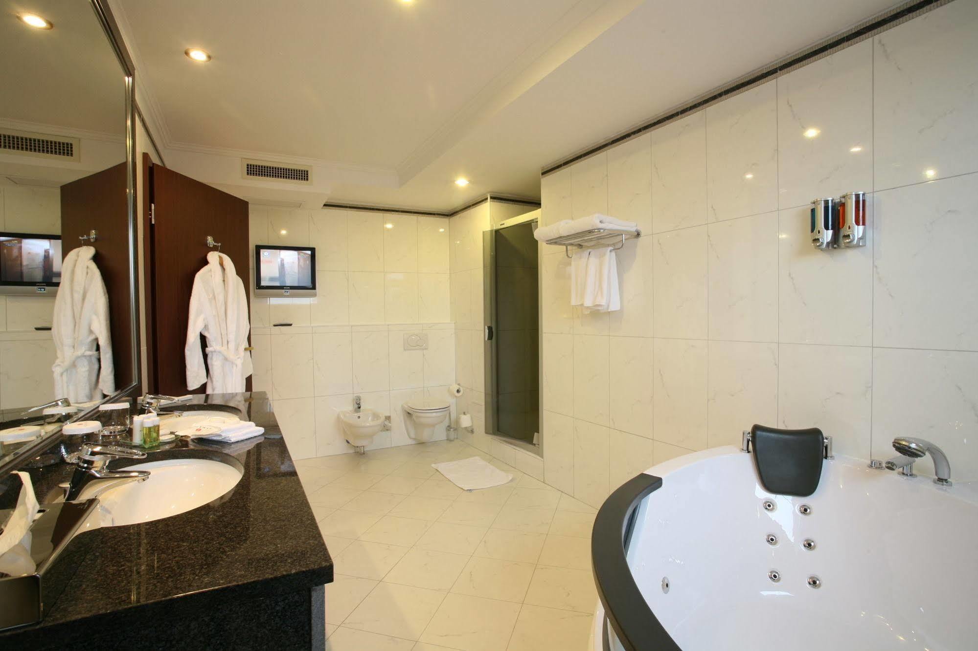 Ramada & By Wyndham North Hotel Bucharest