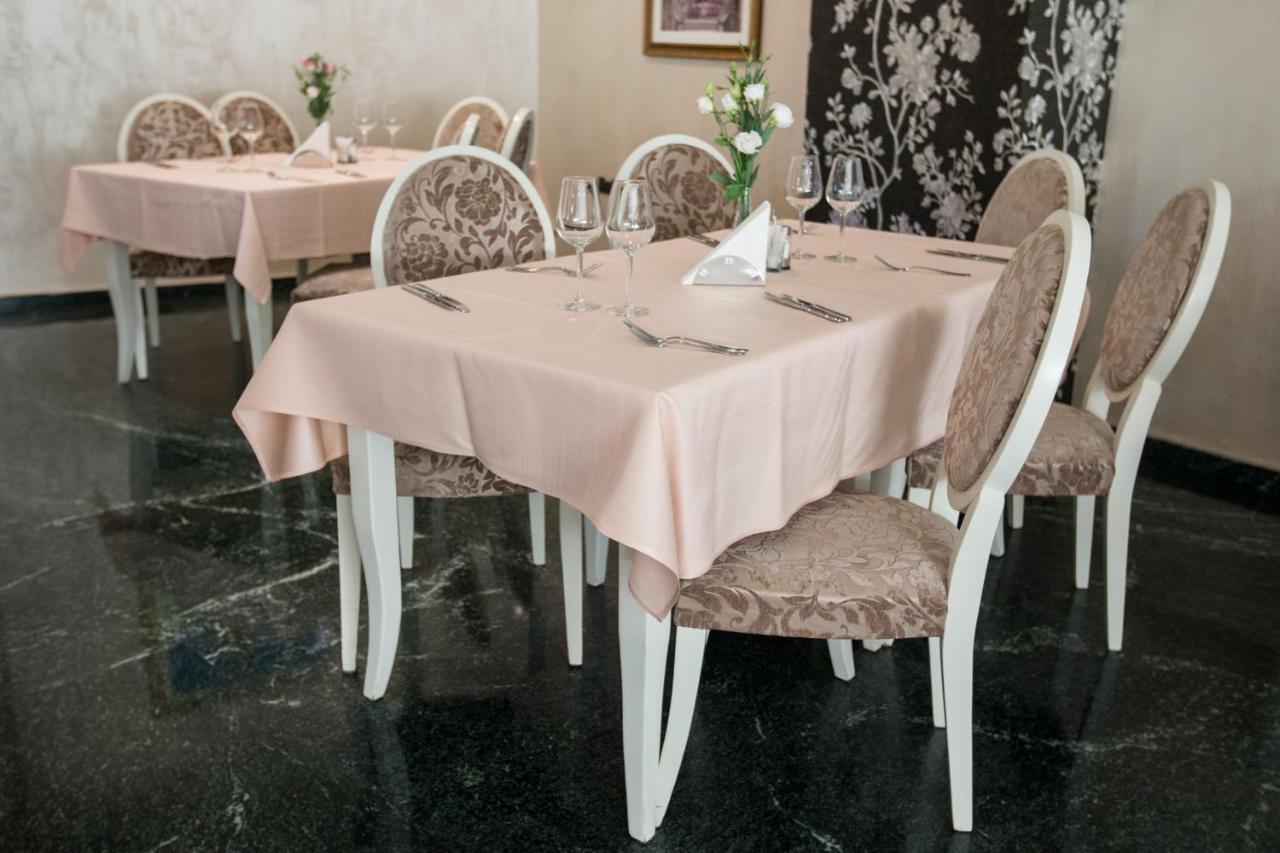 Casa Siqua Gazde/Camere de închiriat *