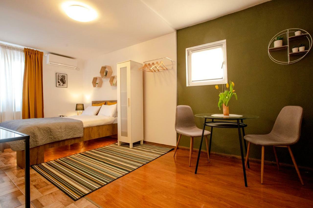 Color Downtown Apartment Bucharest
