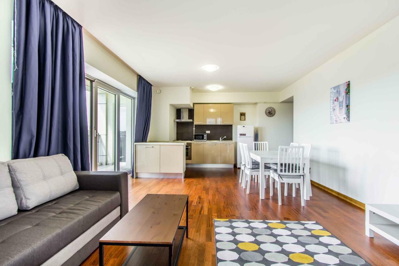 Luxury Mall Area Apartment *