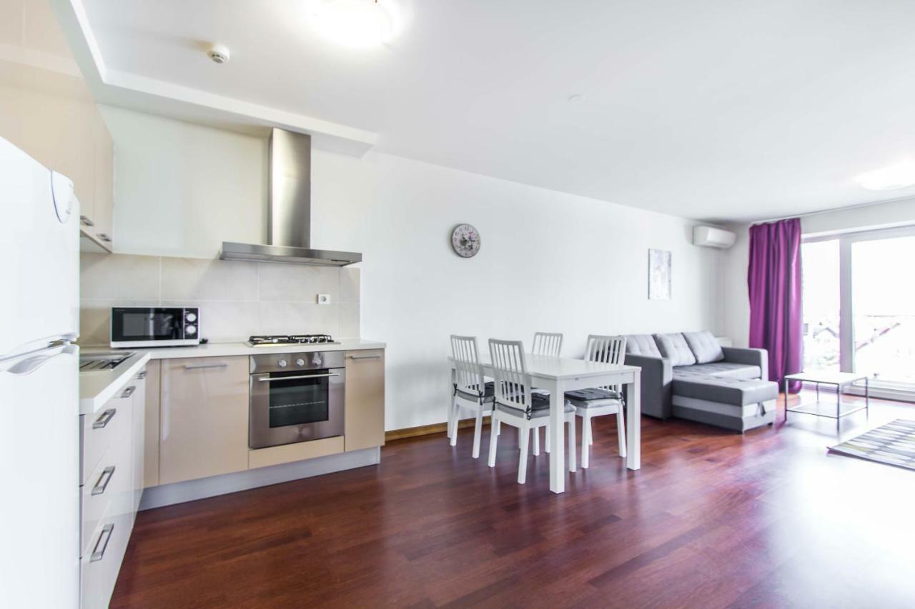 Apartment Luxury Mall Area *