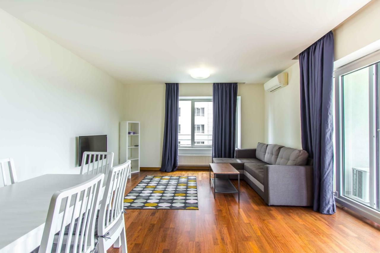 Luxury Mall Area Apartment *