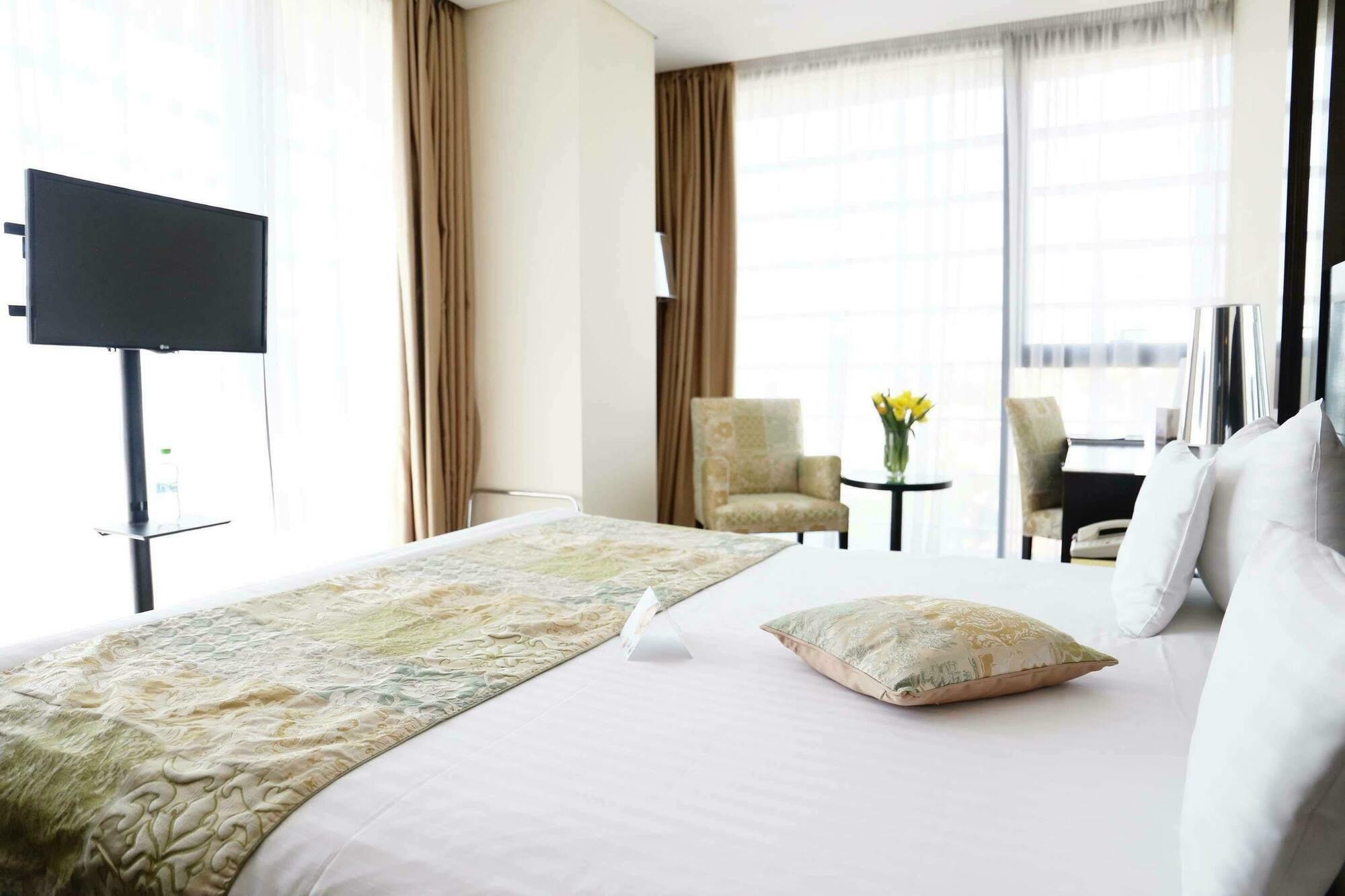 Leonardo City Center 4* Bucharest