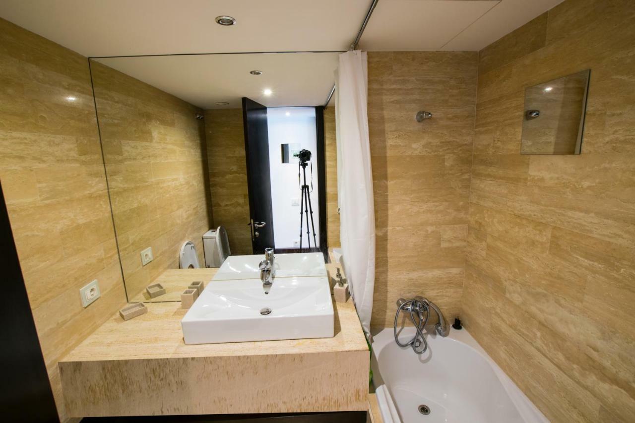 Alia Luxury *