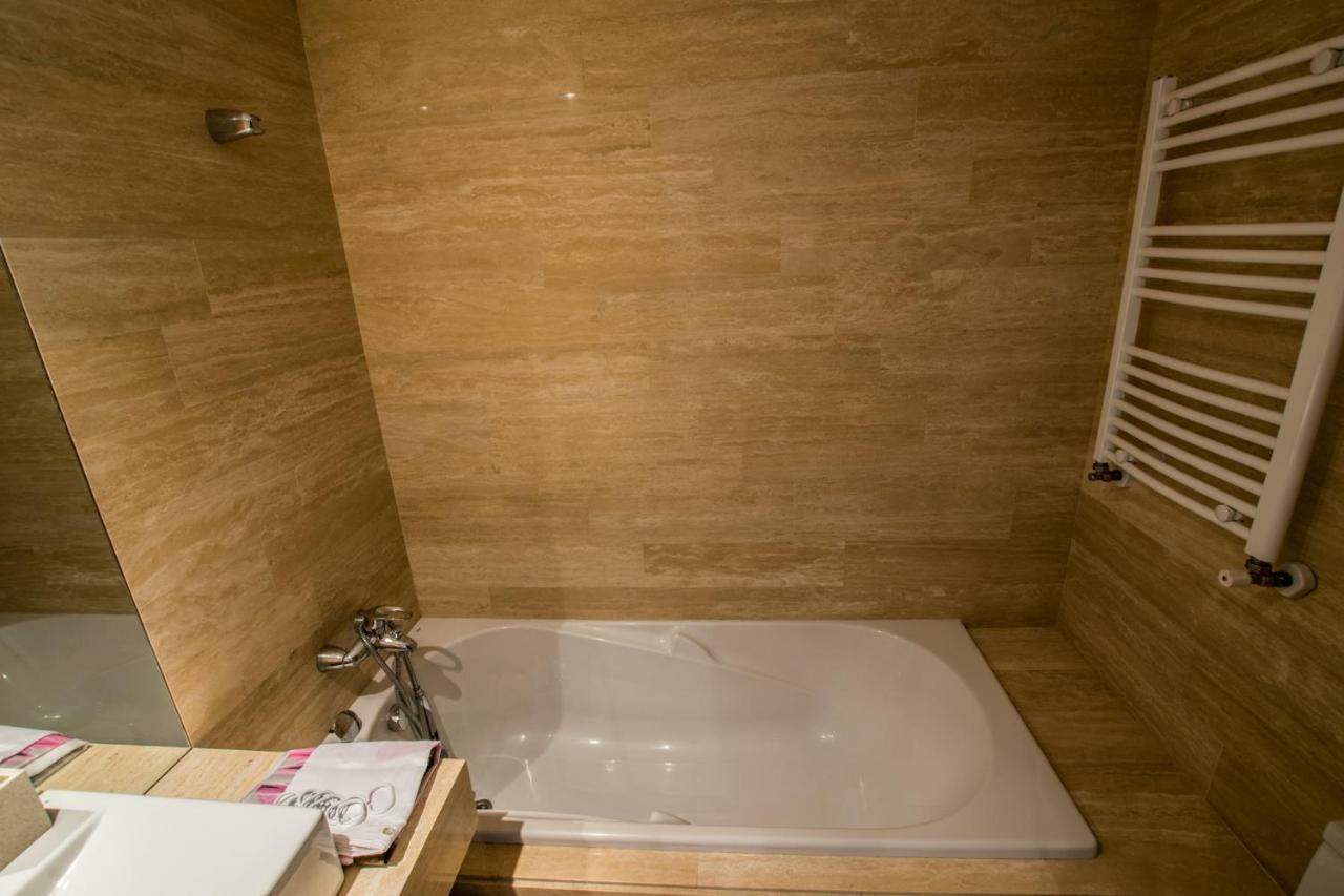 Alia Luxury *