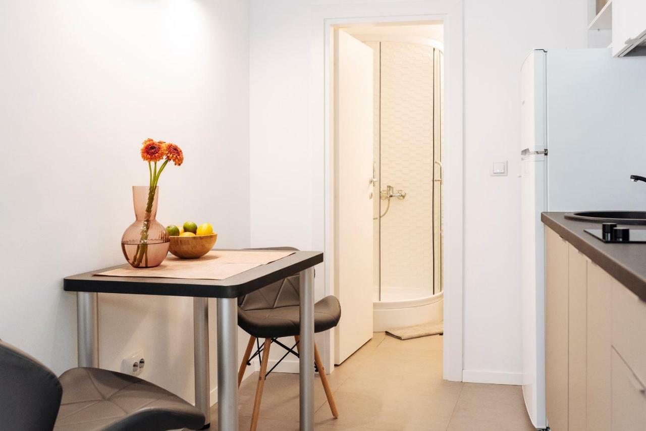 Lovely House And Courtyard In Center Apartment *