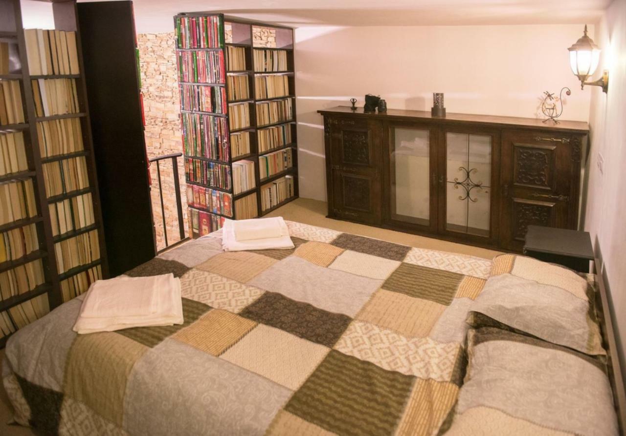 Secret Library Apartament Bucharest