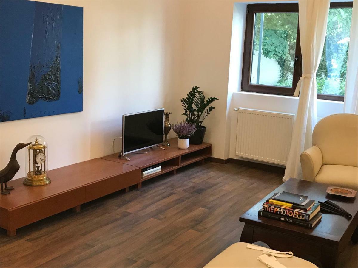 Olympia 23 Studio Apartment Bucharest