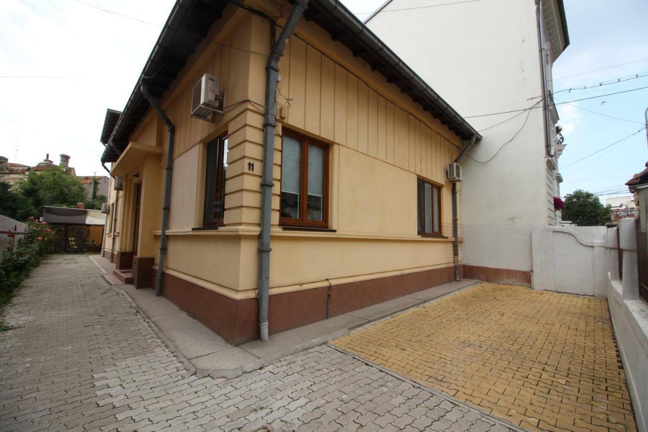 Lovely House And Courtyard In Center *