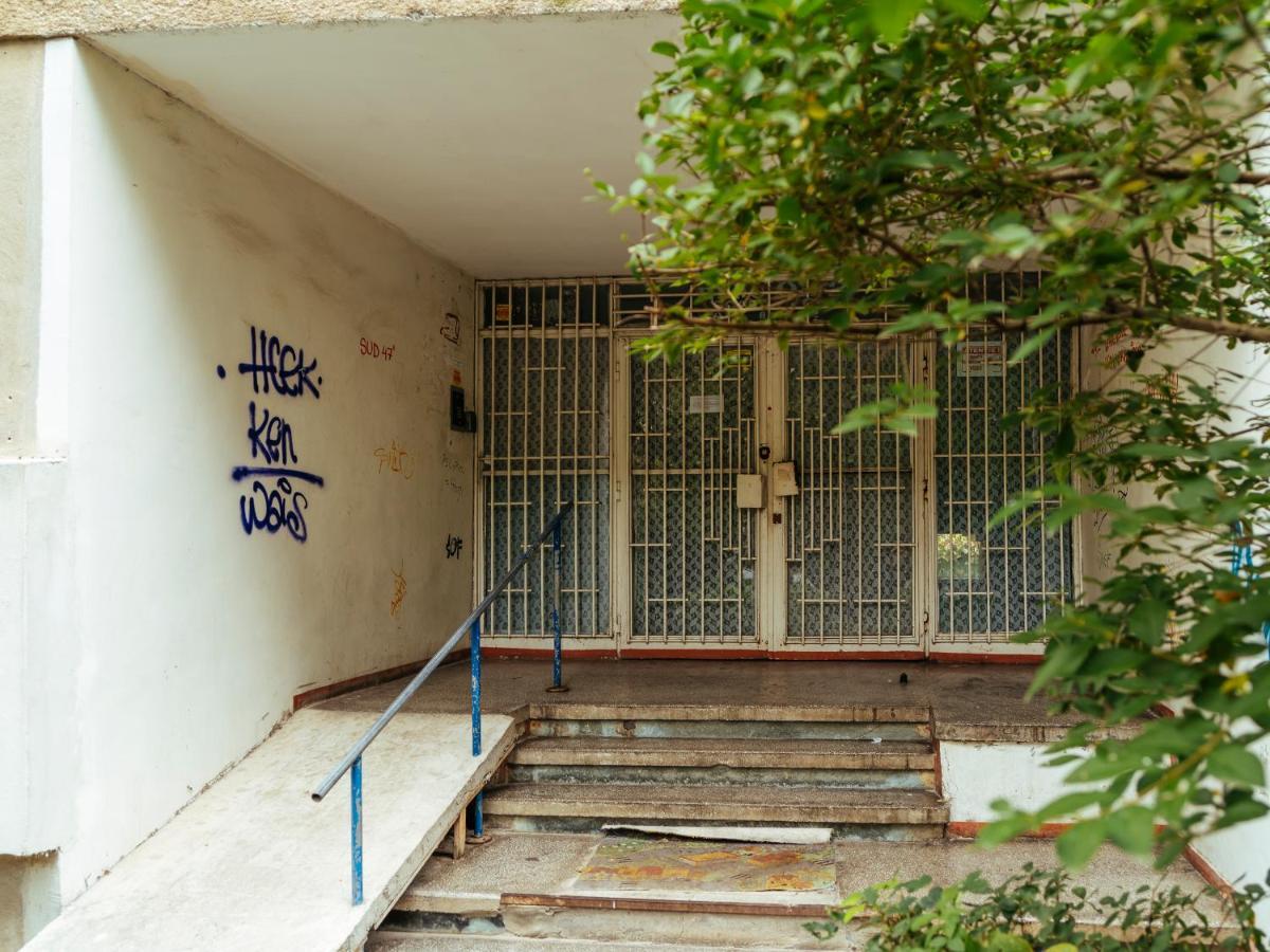 Apartment Woody - Cozy And Quiet Place Near Moghioros Park Bucharest