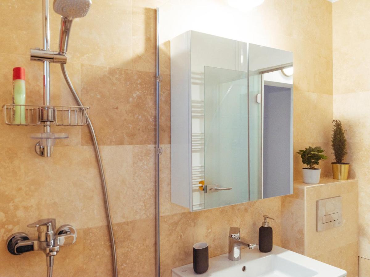 Luxurious And Cosy - Dristor *