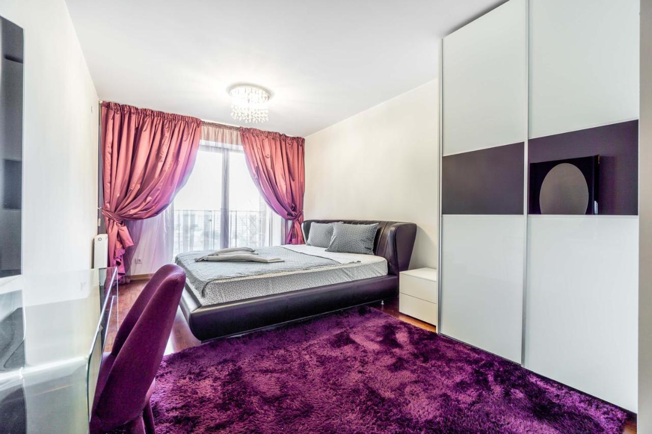 Luxury Mall Area Apartment
