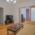 Cn2I Luxury Accomodation Universitate