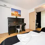 Park Apartment-Cismigiu Garden