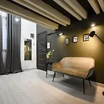 Fab & Homey Studio - Queen Elizabeth Street