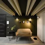 Fab & Homey Studio - Queen Elizabeth Street