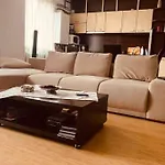 Cozy 2 Rooms Apartment Close To City Center