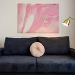 Eye Candy Romexpo 2-Bedroom With Free Parking