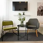 Classy Comfort - Chic Studio On Regina Elisabeta