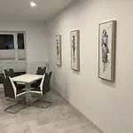 Stunning 2-Room Penthouse With Lakeview W11