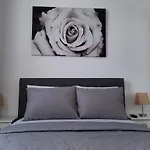 Luxury City Center Apartment - Garofita Romana
