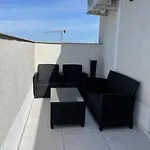 Stunning 2-Room Penthouse With Lakeview W11