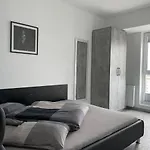 Cozy 2-Room Penthouse Lakeview W14