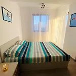 Soho Apartment - City View With Rooftop Garden