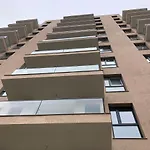 Cozy 2-Room Penthouse Lakeview W14