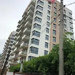 Cozy 2-Room Penthouse Lakeview W14
