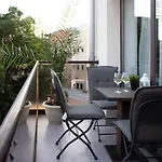 Cozy Special Queen Mary Apartment With Parking