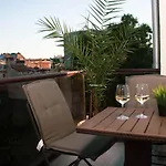 Cozy Special Queen Mary Apartment With Parking