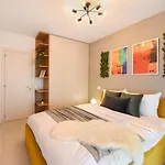 Colorful Fusion - Modern 1Br Near Romexpo Center