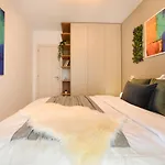 Colorful Fusion - Modern 1Br Near Romexpo Center