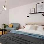 Brand New Lovely Studio Near Metro Station