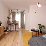 Brand New Lovely Studio Near Metro Station