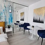 Government Deluxe Studio By Magic Apartments