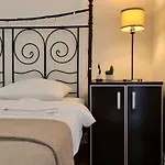 Apartment 19