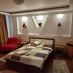 Charming And Intimate Getaway In Bucharest - Near Unirii Square