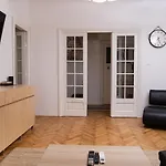 Color Aparments Coposu Blv