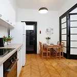 Lovely Apartment With 2 Bedrooms