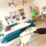 Artsy Riverside Suite - 1Br Amazing Central Apartment