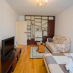 Rustic & Spacious 3Br Apartment