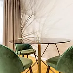 Luxuria Toff Dominium Apartments