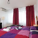 Central Apartment Very Close To Old City