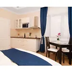 Central Quiet Apartment - Close To The City Center