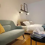 Bright & Relaxing Stay Studio