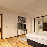 Luxurious 3 Bedroom Apartment In Herastrau