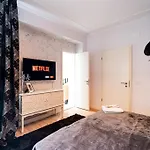 The Artist - Ultracentral Designer Apartment