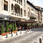 Metropole Apartments Royal Residence